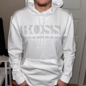 Hugo boss hoodie - Säljer min Hugo boss hoodie som endast står i garderoben och ej kommer till mer användning 