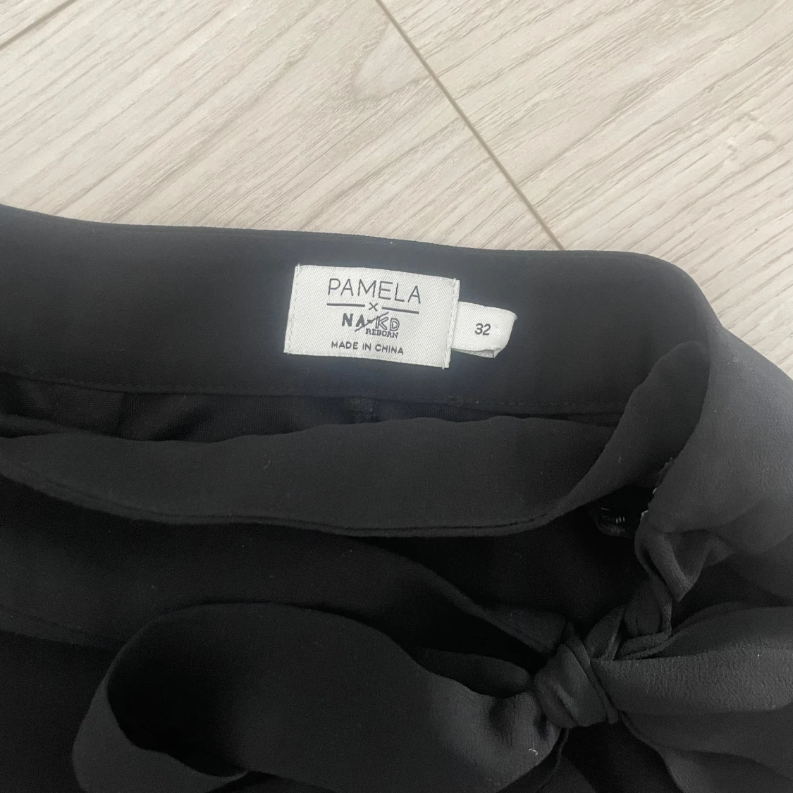 Svart omlottkjol från NA-KD x Pamela - 2