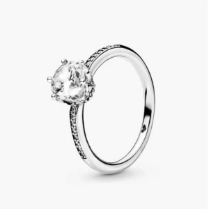 Ring från Pandora  - En fin ring från Pandora, storlek 48. Nypris 900 kr, säljer för 500 kr. 