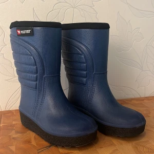 Blå Powerboots (Polyver) - Låga Blåa powerboots, nästan helt oanvända. Storlek 31-32 Nypris:1000kr 