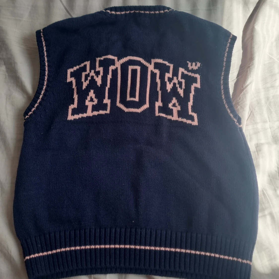 Mörkblå stickad väst från WOW - 1