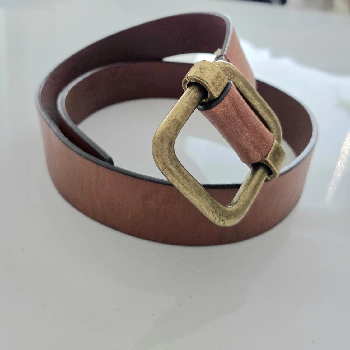 Brunt skärp i skinn från Esprit