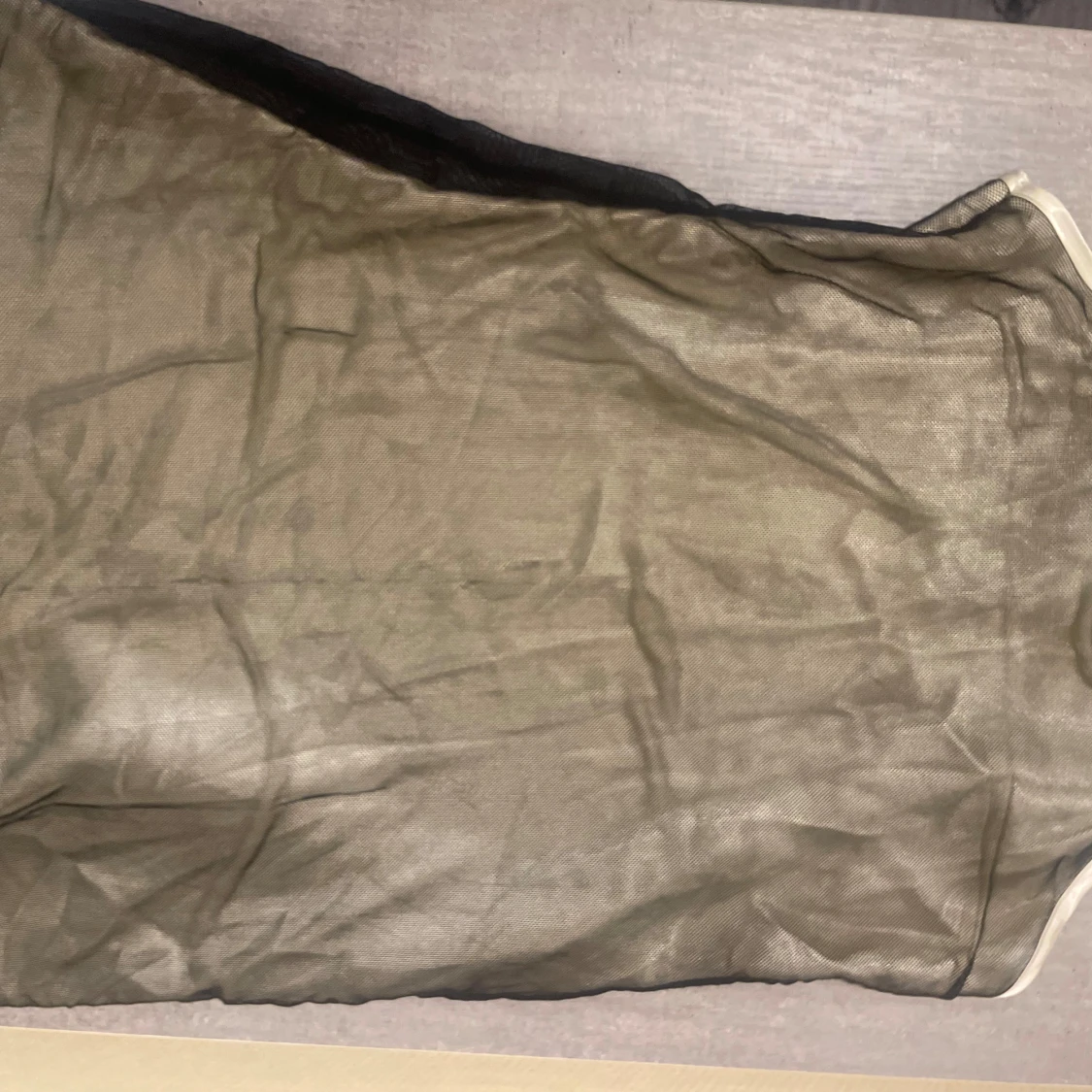 Svart meshklänning med blommor - 4