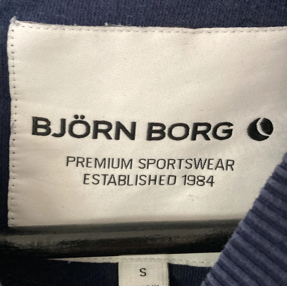 Marinblå sweatshirt från Björn Borg - 2