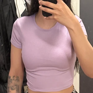 Crop Top - Nyskick, endast testad.