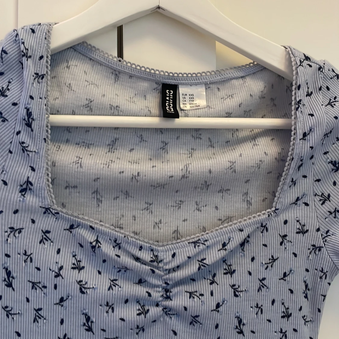 Ljusblå blommig kortklänning H&M Divided - 4