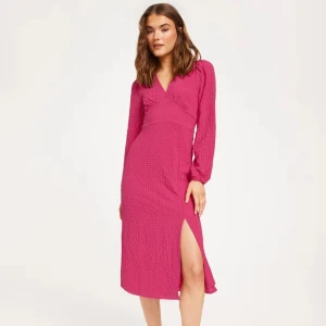 Rosa klänning från Vero Moda  - Snygg rosa klänning från Vero Moda som aldrig kom till användning. Strl xs. Kan skicka fler bilder vid intresse. 