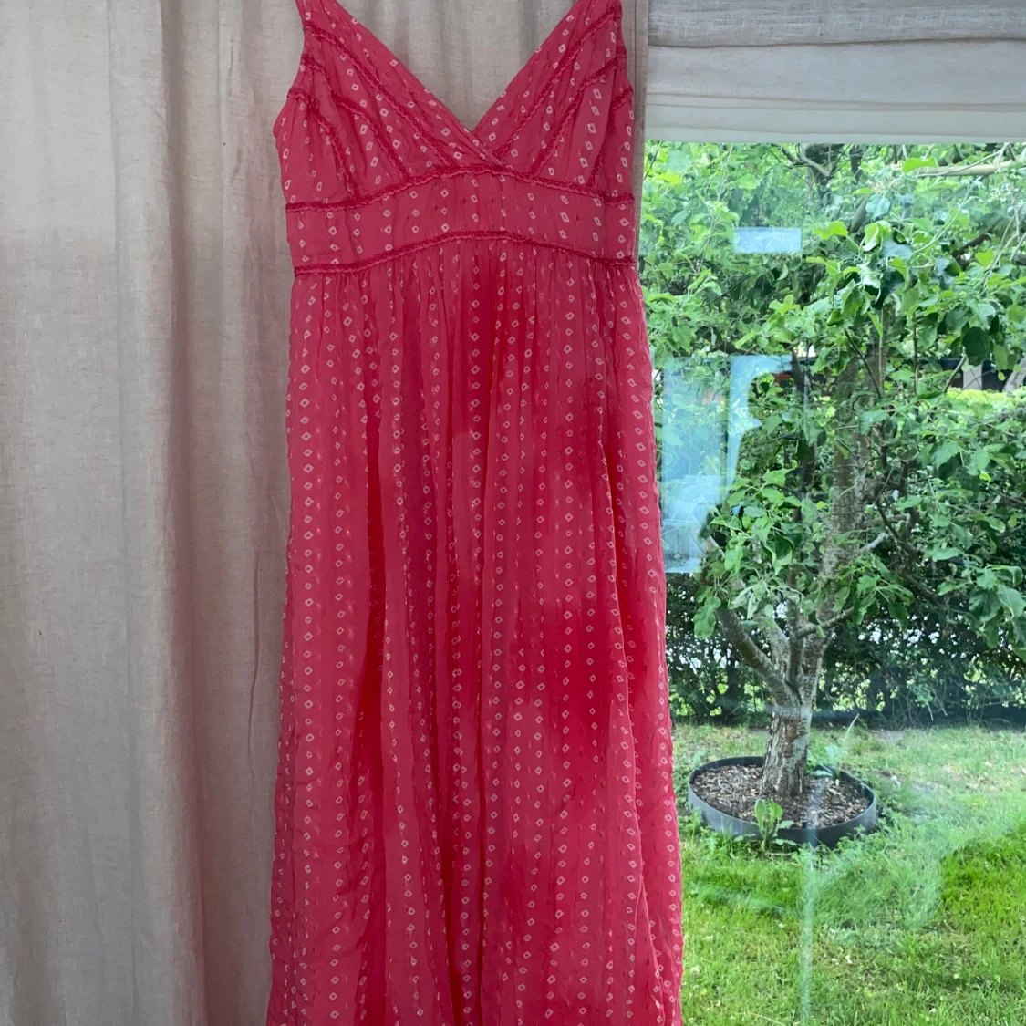 Rosa långklänning med mönster