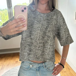 Cool tröja  - Säljer denna coola tröja från Next i strl 10, skulle säga den passar Xs/S/M 
