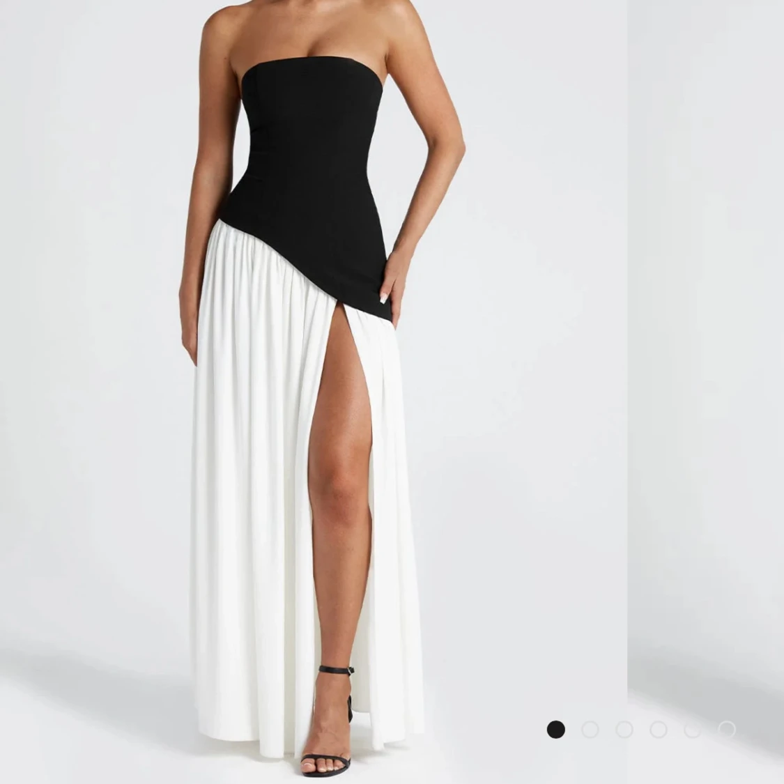 Svartvit långklänning med slits