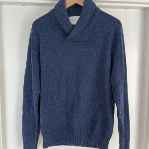 Maglia studio tröja - Kofta från maglia studio i tjockt och bekvämt material (blandning av merinoull, kashmir mm). Tröjan är i nyskick.