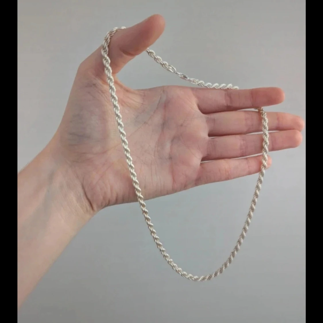 Tjockt tvinnat silverhalsband