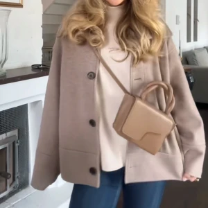 Beige Kappa Kappahl - Helt slutsåld från kappahl, i jättebra skick! 