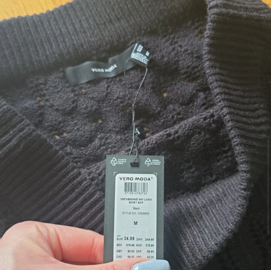 Svart stickad långkjol från Vero Moda - 1