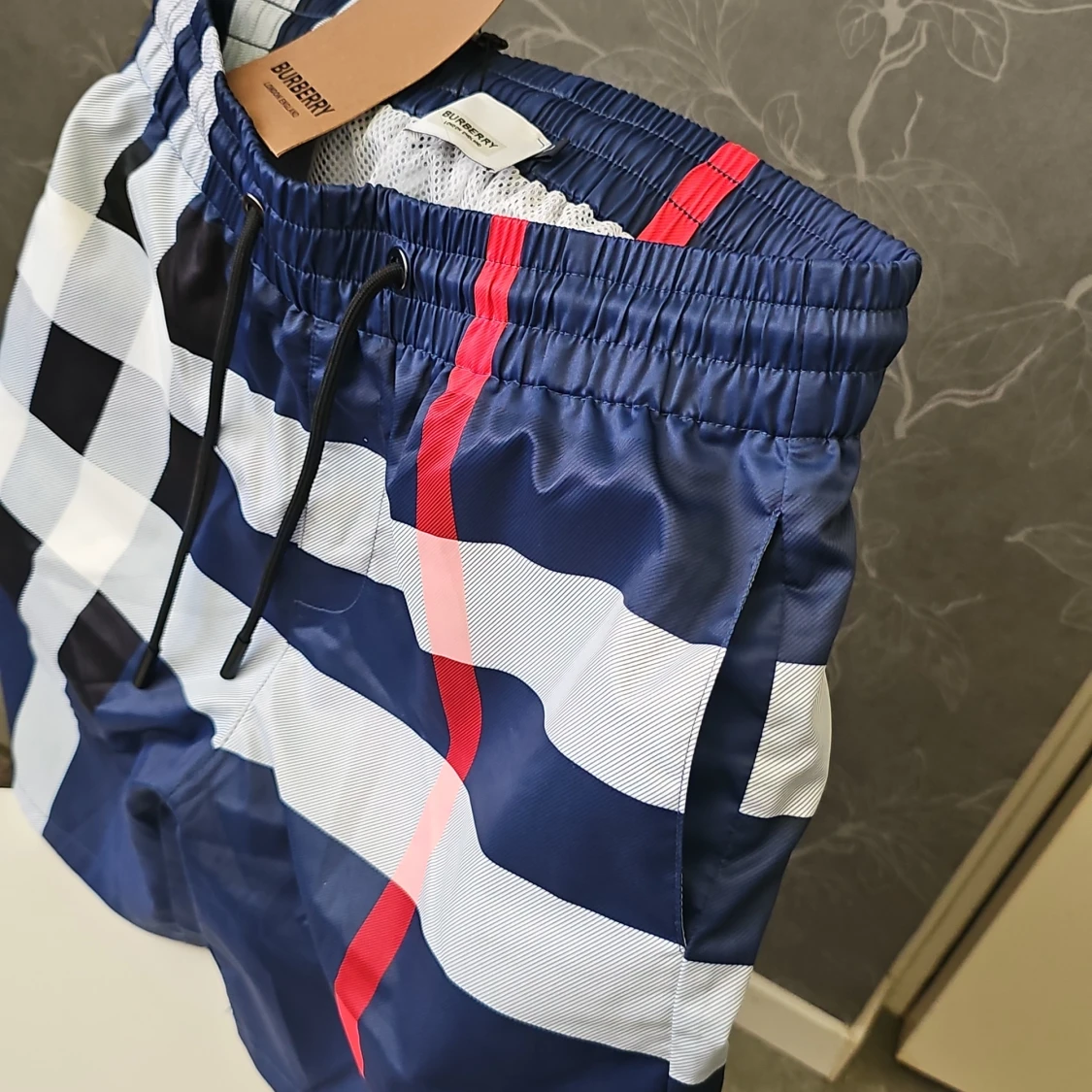 Blårutiga badshorts från Burberry - 2