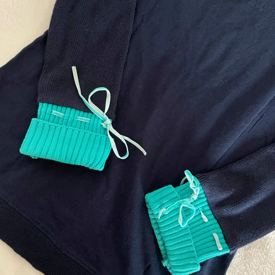 Mörkblå mönstrad tröja från Desigual - 4