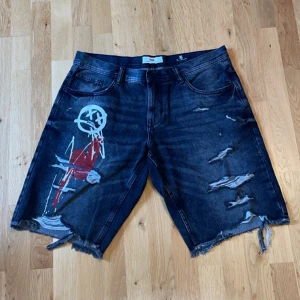 Shorts - As coola shorts från New Yorker. Nästan helt oanvända. Pris kan alltid diskuteras!