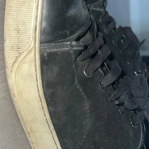 Lanvin skor skick 6/10 - Ett par lanvins som är väl använda därav det extremt låga priset