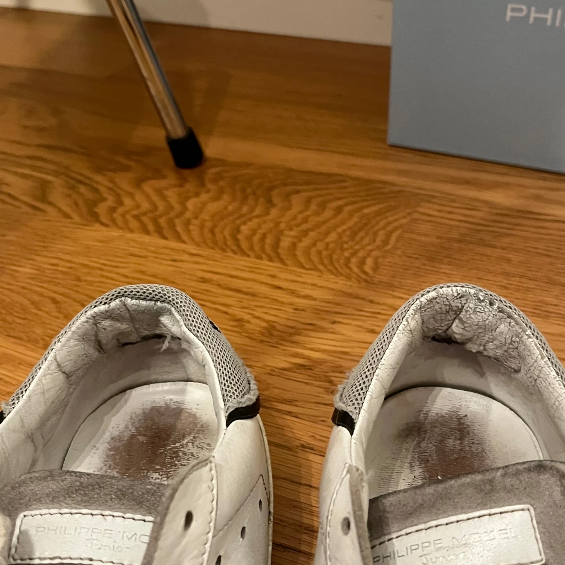 Philippe Model Junior vita och grå sneakers - 2