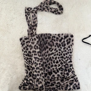 leopard topp - tube scarf top från gina, oanvänd, strl s, 149kr