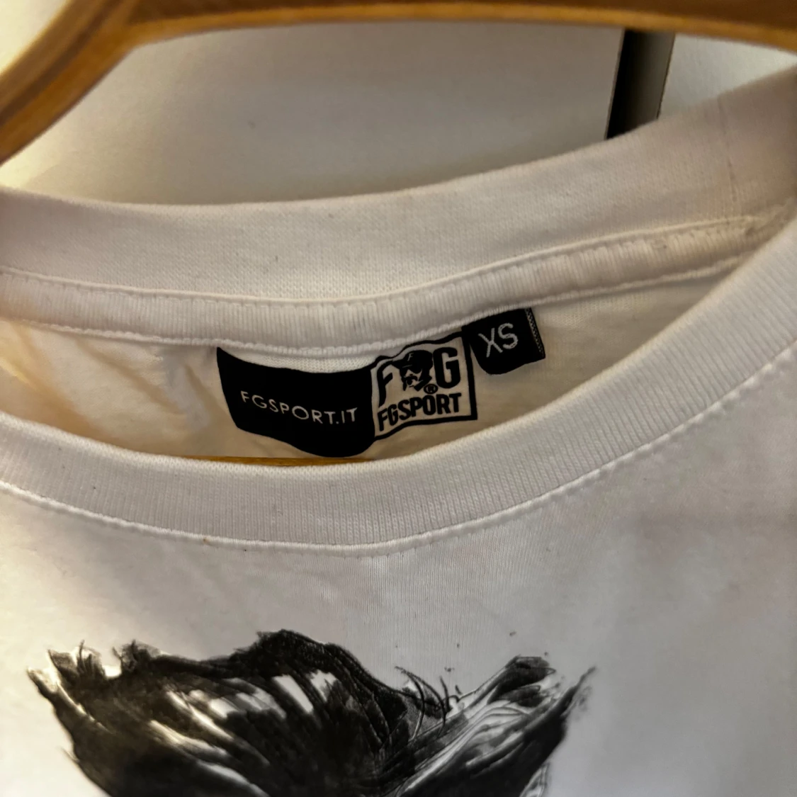 Vit t-shirt med tryck från FGSPORT - 1