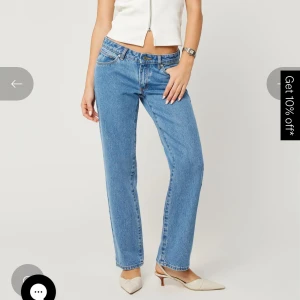 Abrand Jeans  - Abrand Jeans - 99 Low straight Tall. Sparsamt använda. Innebenslängd 81 cm. Nypris 1000
