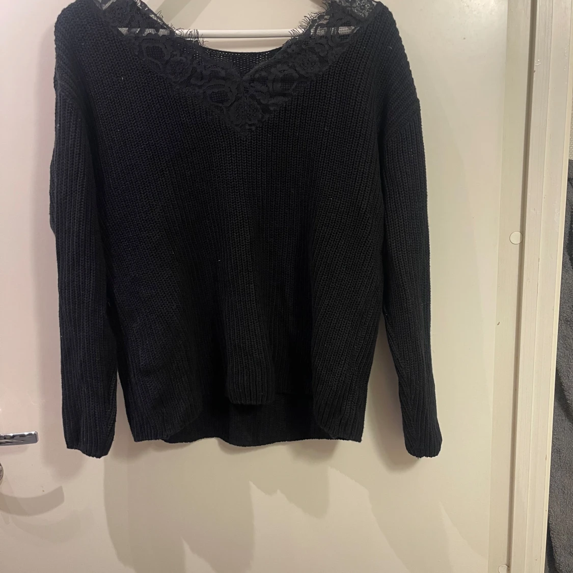 Svart stickad tröja från Amisu - 1