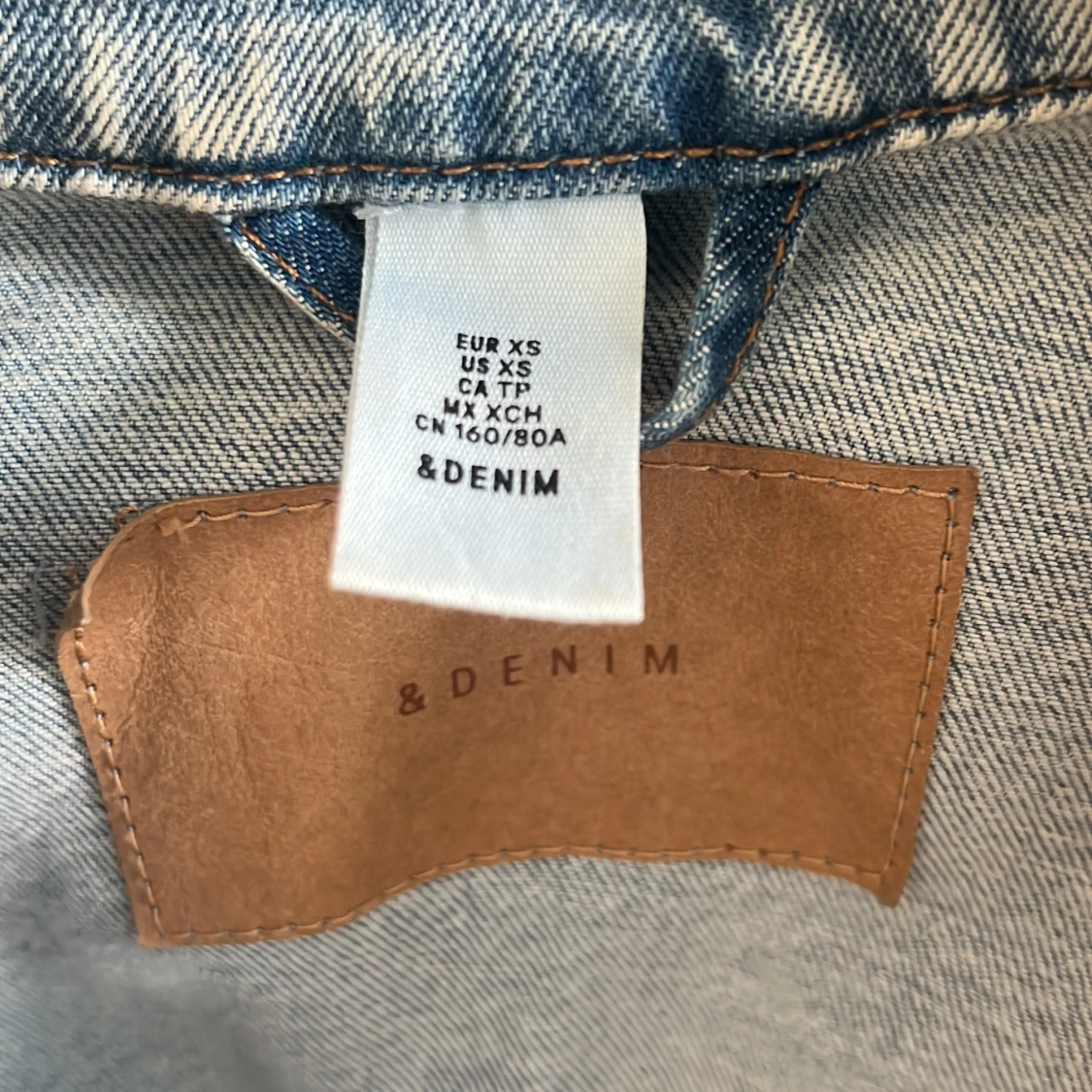 Oversized ljusblå jeansjacka - 4