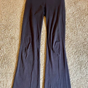 Grå yoga pants - Grå yoga pants från Gina tricot i storlek xs