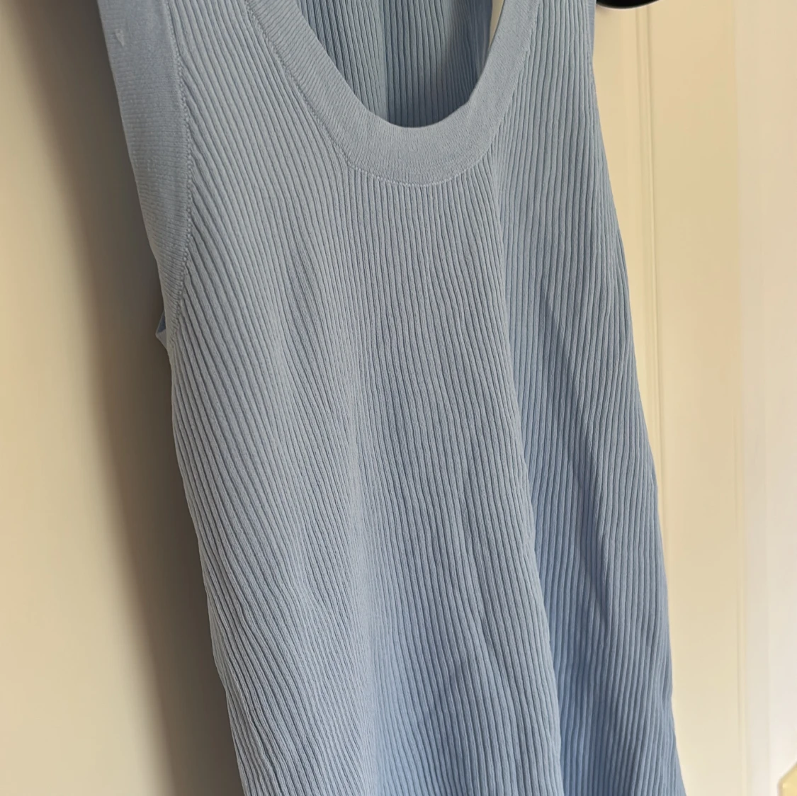 Ljusblå ribbad linnetopp från Zara - 3