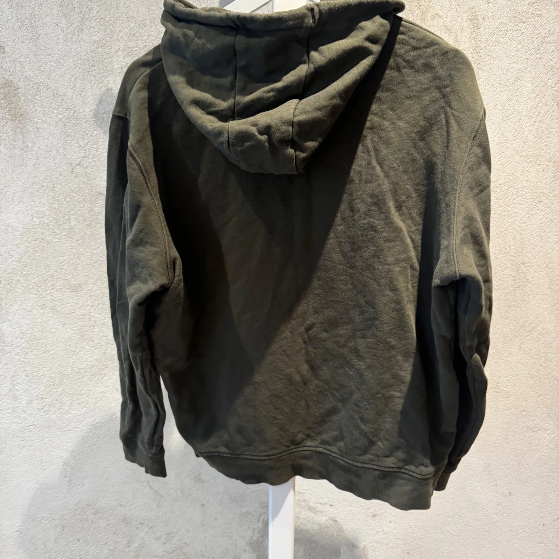 Mörkgrön hoodie från Lyle & Scott - 1