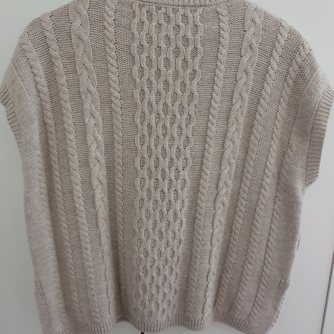 Beige stickad väst från Trendyol - 1