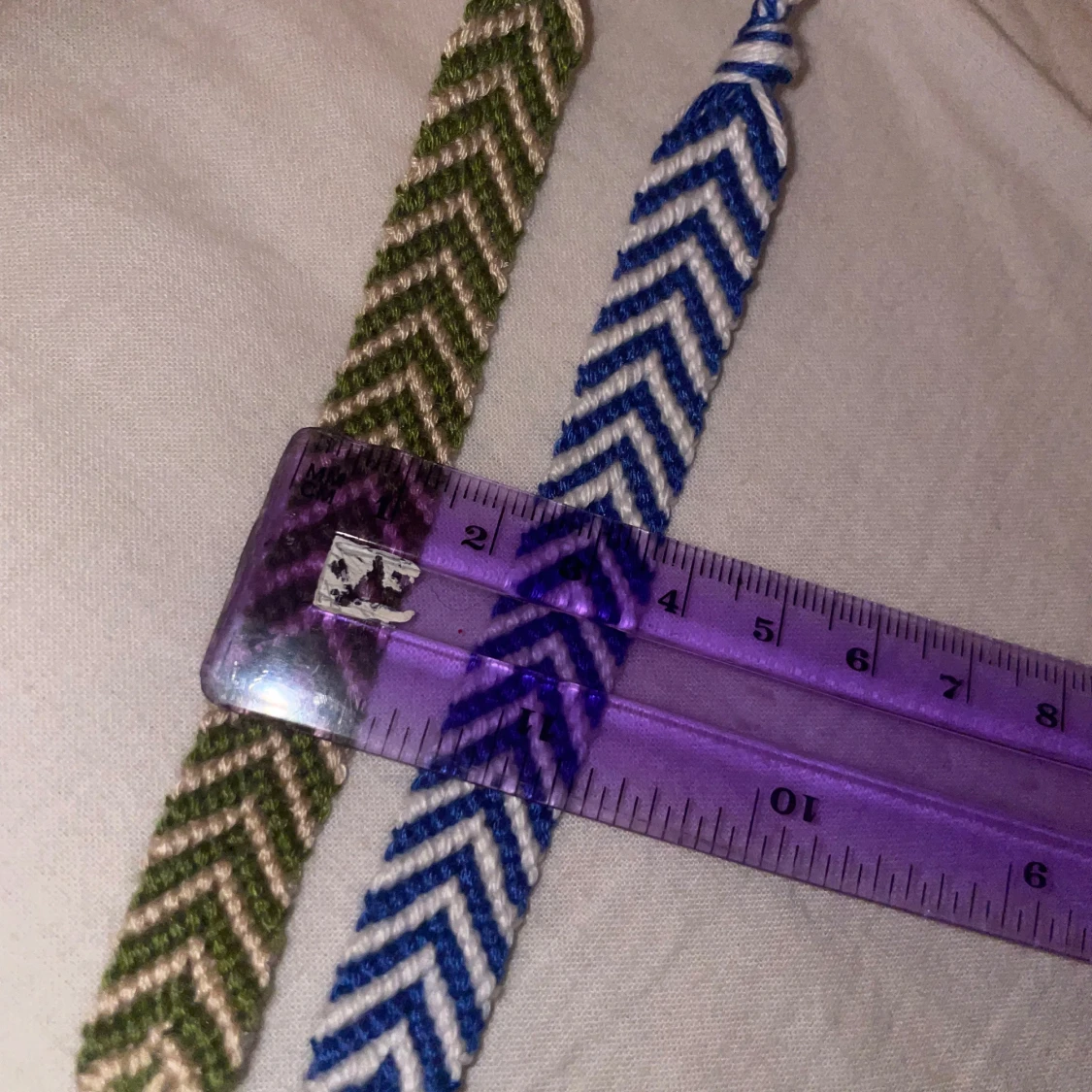 Två handgjorda vänskapsarmband