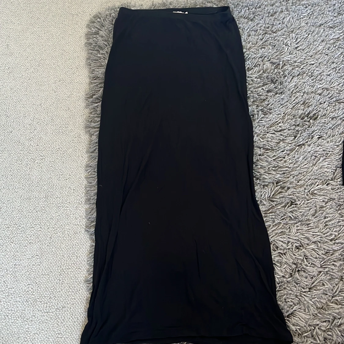 Svart långkjol från Nelly - 1