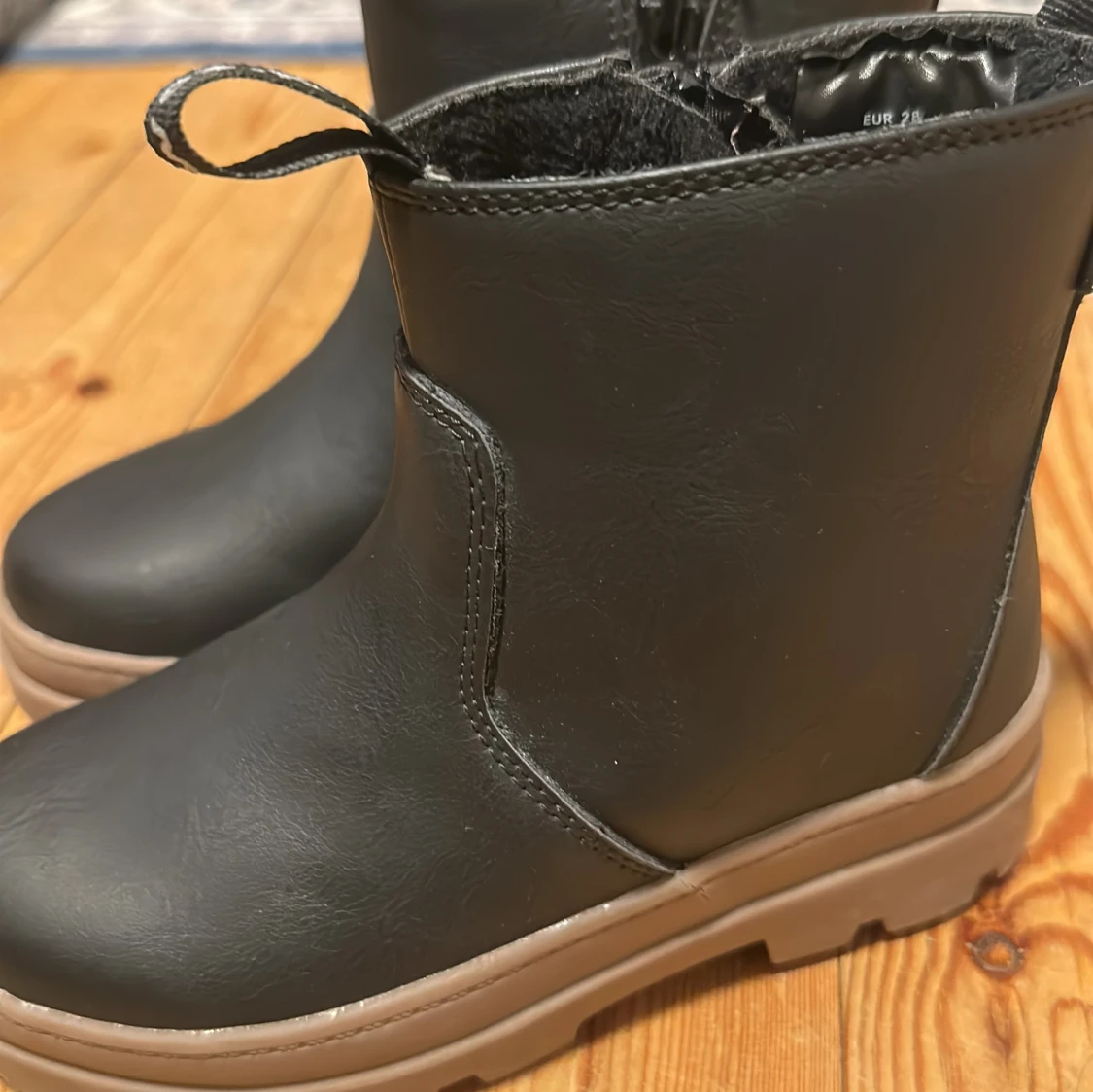 Svarta boots från H&M med grov sula - 2