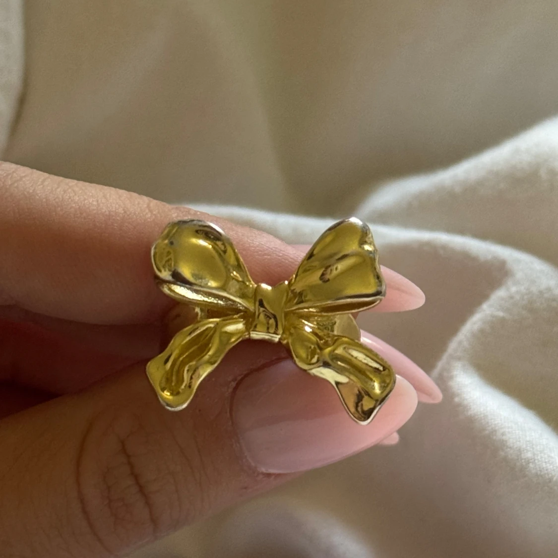 Guldig ring med rosett - 2