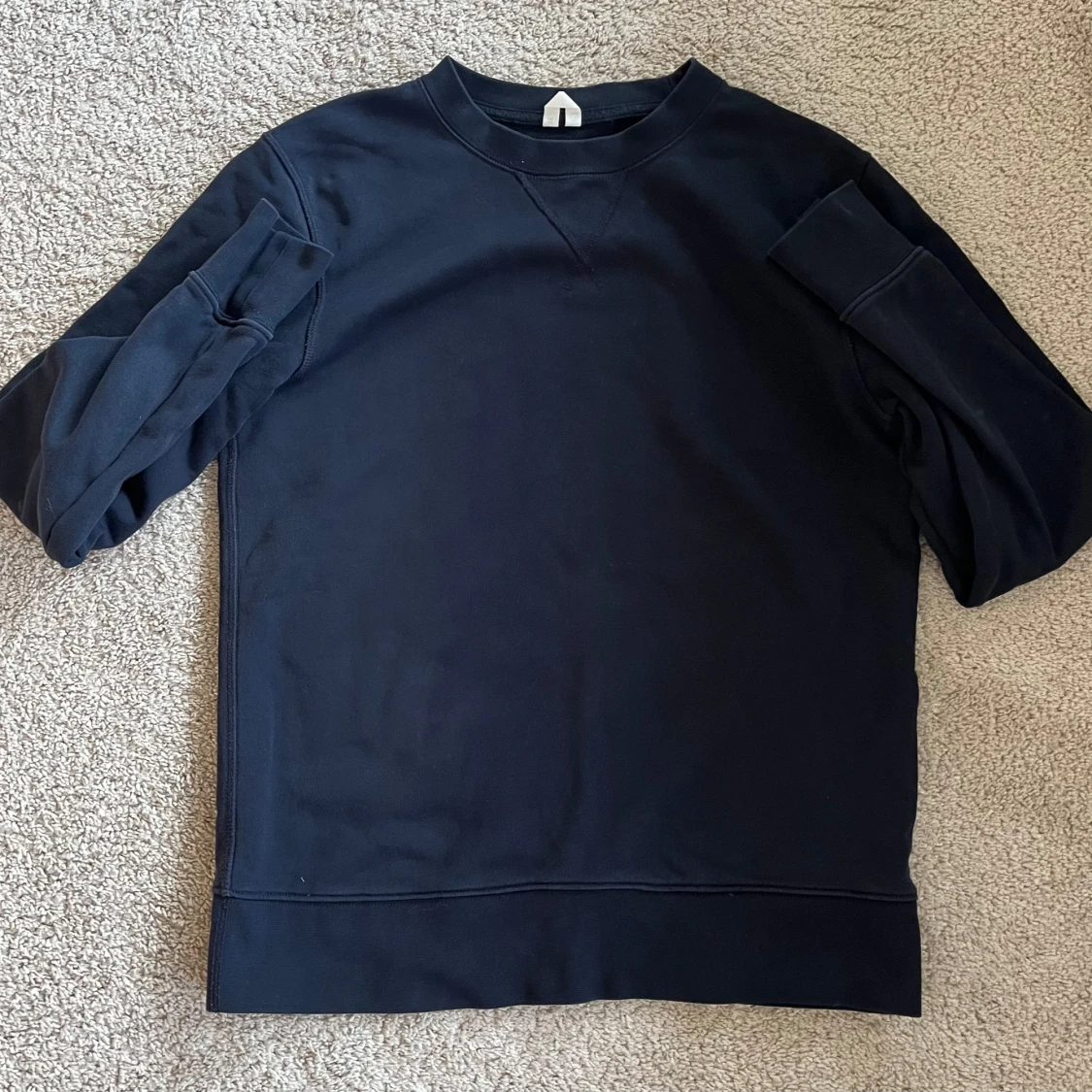 Mörkblå sweatshirt från ARKET XS