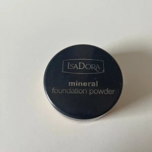 IsaDora mineral foundation powder - Mineral foundation powder från IsaDora i färgen 02 Light Rose. 