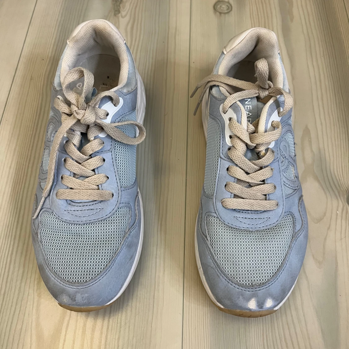 Ljusblå sneakers från Linear - 1