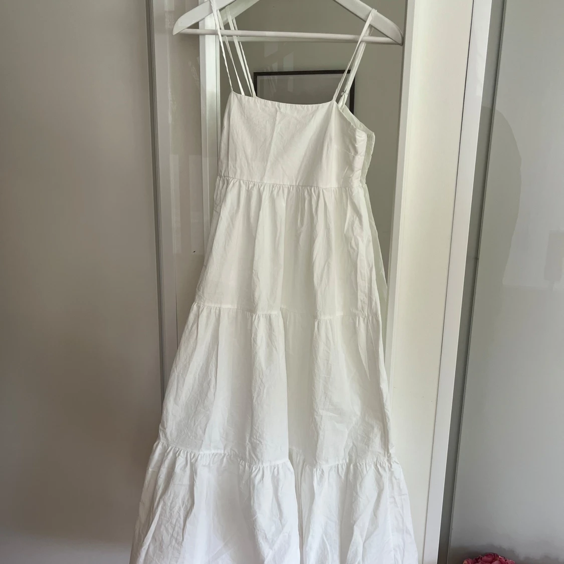 Vit långklänning med smala axelband