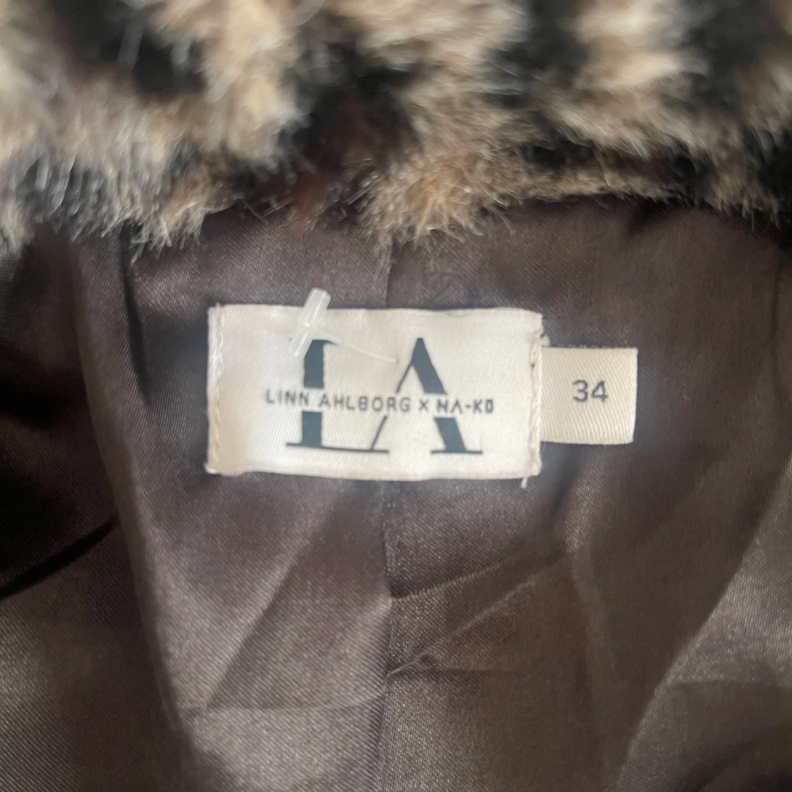 Leopardmönstrad pälsjacka - 4