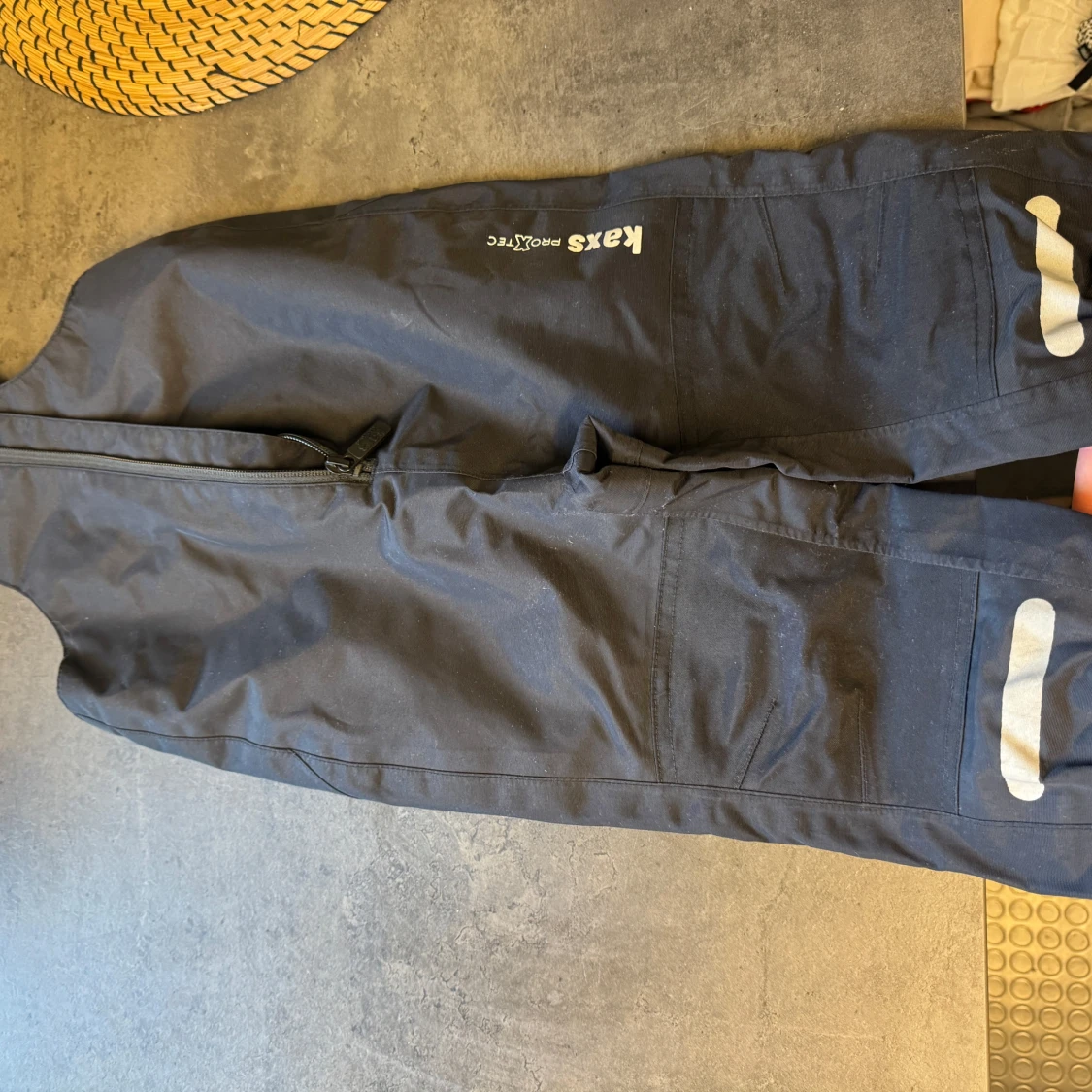 Svarta skalbyxor Kaxs Proxtec strl 92