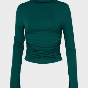 Topp (helt ny) Gina tricot - Storlek M. Köpt från Gina tricot. Helt ny (tagg finns kvar)