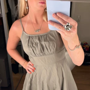 Snygg grön mini klänninh - Helt ny💕