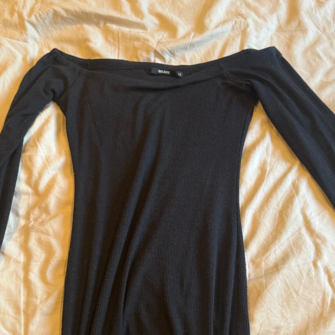 Svart offshoulder klänning Bik Bok - 2