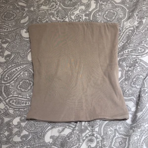 Tubtopp bikbok - Tubtopp från bikbok, denna har aldrig kommit till användning och är i nyskick. 