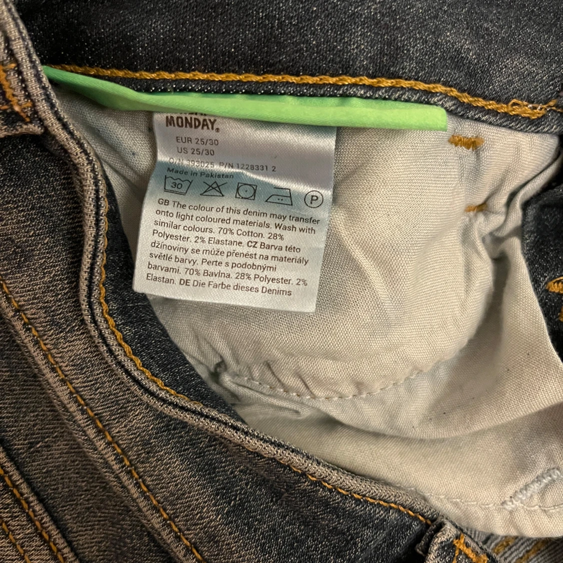 Cheap monday Bootcut jeans Bootybei med grön patch - 4