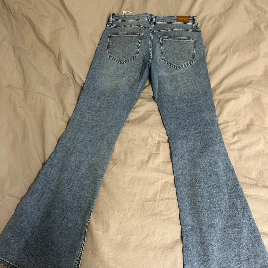 Ljusblå bootcut jeans från ONLY - 3