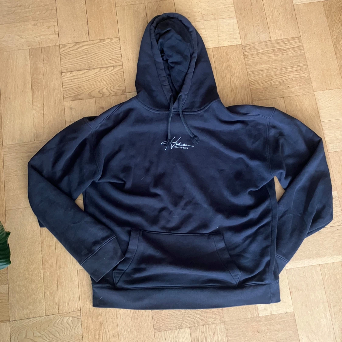 Svart hoodie från Hollister L