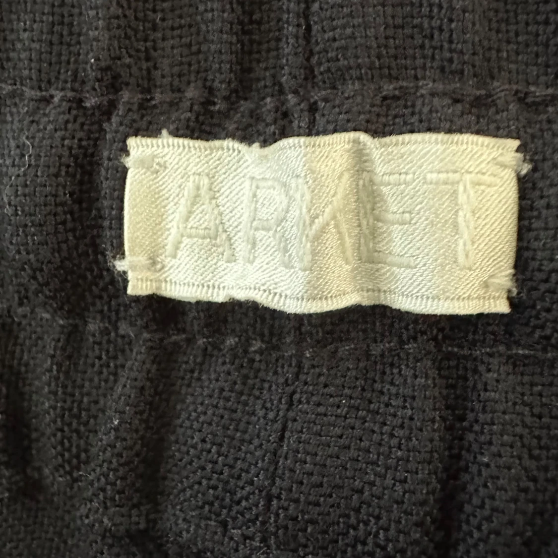 Svarta shorts från Arket, storlek 46 - 4